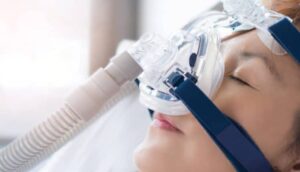 woman wearing sleep apnea mask
